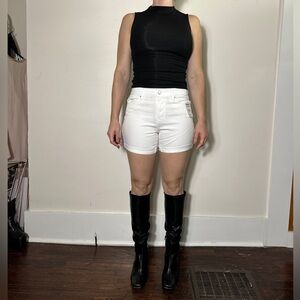Levi Strauss Mid-Rise 5” White Denim Shorts Size 4 NWT